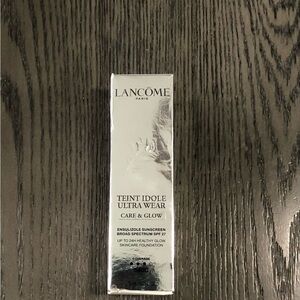 Lancôme Care and Glow Ensulizole Sunscreen Board Spectrum SPF 27 Foundation 540C